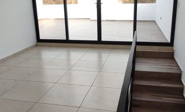Casa de 3 Pisos en Renta, Querétaro, El Encino Residencial & Golf ¡Tu nuevo hogar!