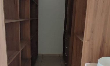 Casa de 3 Pisos en Renta, Querétaro, El Encino Residencial & Golf ¡Tu nuevo hogar!