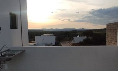 Casa de 3 Pisos en Renta, Querétaro, El Encino Residencial & Golf ¡Tu nuevo hogar!