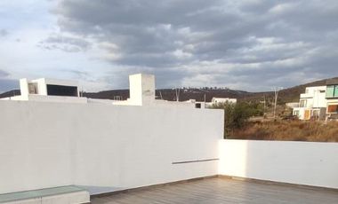 Casa de 3 Pisos en Renta, Querétaro, El Encino Residencial & Golf ¡Tu nuevo hogar!