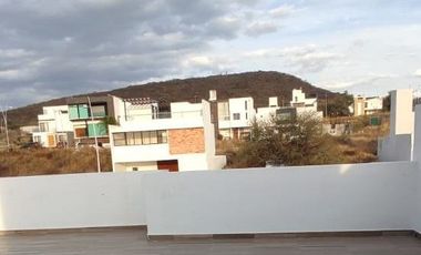 Casa de 3 Pisos en Renta, Querétaro, El Encino Residencial & Golf ¡Tu nuevo hogar!