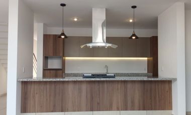 Casa de 3 Pisos en Renta, Querétaro, El Encino Residencial & Golf ¡Tu nuevo hogar!