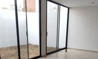 Casa de 3 Pisos en Renta, Querétaro, El Encino Residencial & Golf ¡Tu nuevo hogar!