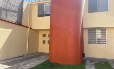 Casa en renta en Av. LERMA, salida rápida a CDMX.