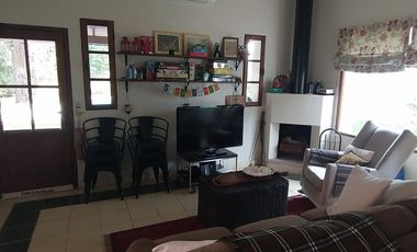Excelente Casa Estilo Campo - 375 m² Construidos Sobre 1203 m² de Lote
