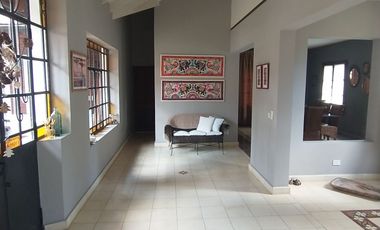 Excelente Casa Estilo Campo - 375 m² Construidos Sobre 1203 m² de Lote