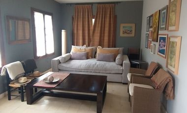 Excelente Casa Estilo Campo - 375 m² Construidos Sobre 1203 m² de Lote