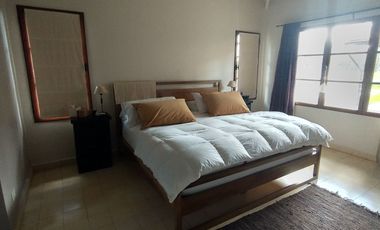 Excelente Casa Estilo Campo - 375 m² Construidos Sobre 1203 m² de Lote