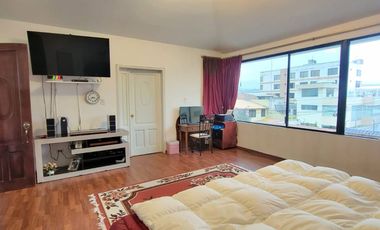 VENTA CASA EN LOS ALAMOS RIOBAMBA