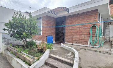 VENTA CASA EN LOS ALAMOS RIOBAMBA
