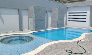 Via la Costa, renta de linda casa 3 dormitorios con piscina semi amoblada