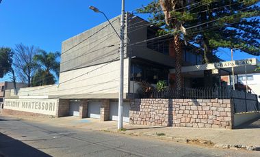 CASA COMERCIAL EN RENTA EN ESQUINA EN LA ARBIDE LEÓN GTO IDEAL PARA OFICINAS, ESCUELA, ACADEMIA, SPA, CONSULTORIOS A DOS CALLES DE AV. NICARAGUA