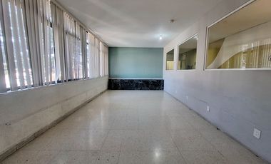 CASA COMERCIAL EN RENTA EN ESQUINA EN LA ARBIDE LEÓN GTO IDEAL PARA OFICINAS, ESCUELA, ACADEMIA, SPA, CONSULTORIOS A DOS CALLES DE AV. NICARAGUA