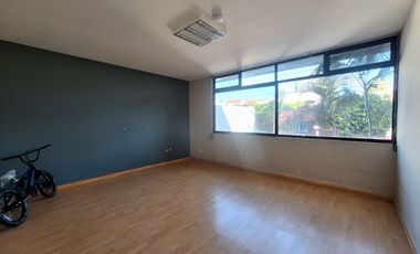 CASA COMERCIAL EN RENTA EN ESQUINA EN LA ARBIDE LEÓN GTO IDEAL PARA OFICINAS, ESCUELA, ACADEMIA, SPA, CONSULTORIOS A DOS CALLES DE AV. NICARAGUA