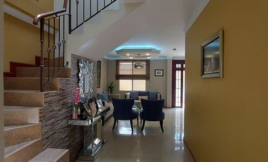 En Machala En Venta Linda Casa en Urbanización Privada con 3 dormitorios y en P.B. Estudio o Dormitorio pequeño