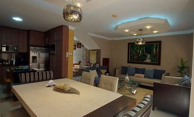 En Machala En Venta Linda Casa en Urbanización Privada con 3 dormitorios y en P.B. Estudio o Dormitorio pequeño