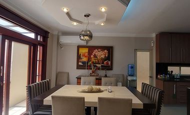 En Machala En Venta Linda Casa en Urbanización Privada con 3 dormitorios y en P.B. Estudio o Dormitorio pequeño