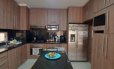 En Machala En Venta Linda Casa en Urbanización Privada con 3 dormitorios y en P.B. Estudio o Dormitorio pequeño