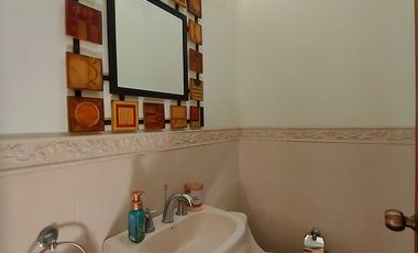 En Machala En Venta Linda Casa en Urbanización Privada con 3 dormitorios y en P.B. Estudio o Dormitorio pequeño