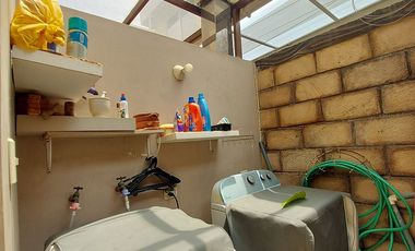 En Machala En Venta Linda Casa en Urbanización Privada con 3 dormitorios y en P.B. Estudio o Dormitorio pequeño