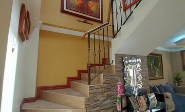 En Machala En Venta Linda Casa en Urbanización Privada con 3 dormitorios y en P.B. Estudio o Dormitorio pequeño