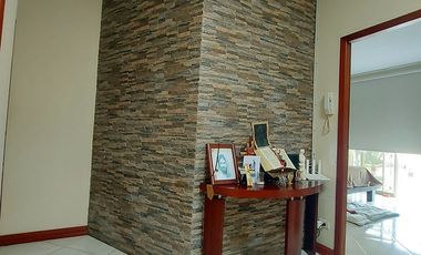 En Machala En Venta Linda Casa en Urbanización Privada con 3 dormitorios y en P.B. Estudio o Dormitorio pequeño