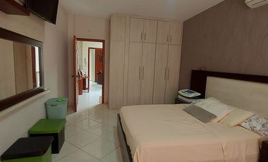 En Machala En Venta Linda Casa en Urbanización Privada con 3 dormitorios y en P.B. Estudio o Dormitorio pequeño