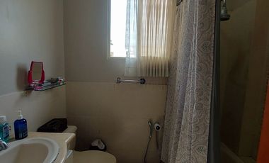 En Machala En Venta Linda Casa en Urbanización Privada con 3 dormitorios y en P.B. Estudio o Dormitorio pequeño