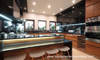 Casa de Lujo en Renta en Lomas Del Valle Amueblada Zona Andares Zapopan