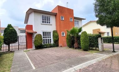 Casa en renta el Fraccionamiento Villas del Campo en Calimaya, Estado de México, modelo Tahoe con ampliación en privada
