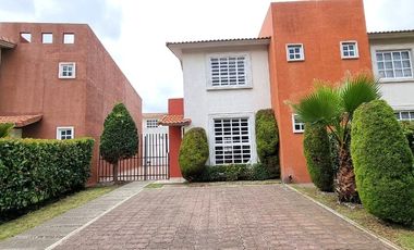 Casa en renta el Fraccionamiento Villas del Campo en Calimaya, Estado de México, modelo Tahoe con ampliación en privada