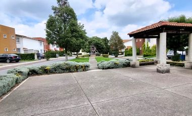 Casa en renta el Fraccionamiento Villas del Campo en Calimaya, Estado de México, modelo Tahoe con ampliación en privada