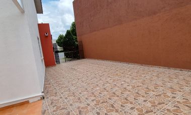 Casa en renta el Fraccionamiento Villas del Campo en Calimaya, Estado de México, modelo Tahoe con ampliación en privada