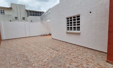 Casa en renta el Fraccionamiento Villas del Campo en Calimaya, Estado de México, modelo Tahoe con ampliación en privada