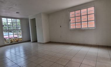 Casa en renta el Fraccionamiento Villas del Campo en Calimaya, Estado de México, modelo Tahoe con ampliación en privada
