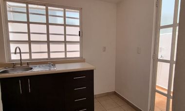 Casa en renta el Fraccionamiento Villas del Campo en Calimaya, Estado de México, modelo Tahoe con ampliación en privada