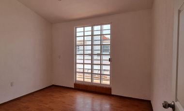 Casa en renta el Fraccionamiento Villas del Campo en Calimaya, Estado de México, modelo Tahoe con ampliación en privada