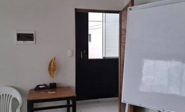 Amplio Local Comercial Ideal Para Oficinas – Empresas - Academias Entre Otros. CERCA DE TODO, COMERCIOS, BANCOS, FACIL ACCESO A TRANSPORTE PUBLICO