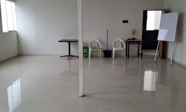 Amplio Local Comercial Ideal Para Oficinas – Empresas - Academias Entre Otros. CERCA DE TODO, COMERCIOS, BANCOS, FACIL ACCESO A TRANSPORTE PUBLICO