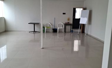 Amplio Local Comercial Ideal Para Oficinas – Empresas - Academias Entre Otros. CERCA DE TODO, COMERCIOS, BANCOS, FACIL ACCESO A TRANSPORTE PUBLICO