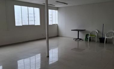 Amplio Local Comercial Ideal Para Oficinas – Empresas - Academias Entre Otros. CERCA DE TODO, COMERCIOS, BANCOS, FACIL ACCESO A TRANSPORTE PUBLICO