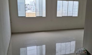 Amplio Local Comercial Ideal Para Oficinas – Empresas - Academias Entre Otros. CERCA DE TODO, COMERCIOS, BANCOS, FACIL ACCESO A TRANSPORTE PUBLICO