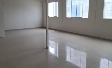 Amplio Local Comercial Ideal Para Oficinas – Empresas - Academias Entre Otros. CERCA DE TODO, COMERCIOS, BANCOS, FACIL ACCESO A TRANSPORTE PUBLICO