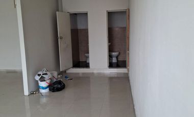 Amplio Local Comercial Ideal Para Oficinas – Empresas - Academias Entre Otros. CERCA DE TODO, COMERCIOS, BANCOS, FACIL ACCESO A TRANSPORTE PUBLICO