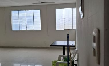 Amplio Local Comercial Ideal Para Oficinas – Empresas - Academias Entre Otros. CERCA DE TODO, COMERCIOS, BANCOS, FACIL ACCESO A TRANSPORTE PUBLICO