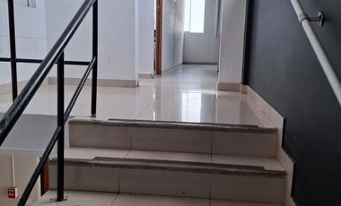 Amplio Local Comercial Ideal Para Oficinas – Empresas - Academias Entre Otros. CERCA DE TODO, COMERCIOS, BANCOS, FACIL ACCESO A TRANSPORTE PUBLICO