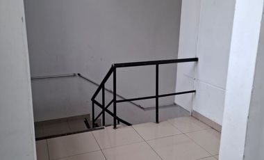 Amplio Local Comercial Ideal Para Oficinas – Empresas - Academias Entre Otros. CERCA DE TODO, COMERCIOS, BANCOS, FACIL ACCESO A TRANSPORTE PUBLICO