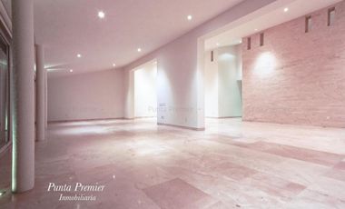 Casa de Lujo en Renta con Alberca Lomas del Valle Zona Andares Zapopan Puerta de Hierro