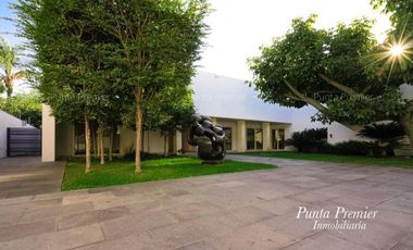 Casa de Lujo en Renta con Alberca Lomas del Valle Zona Andares Zapopan Puerta de Hierro