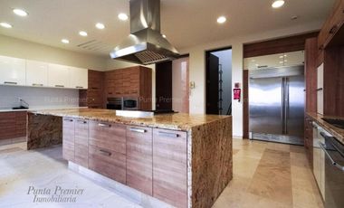Casa de Lujo en Renta con Alberca Lomas del Valle Zona Andares Zapopan Puerta de Hierro